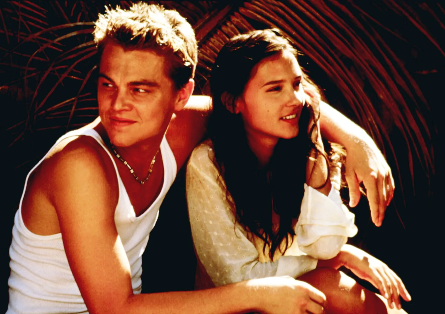 Leonardo DiCaprio, Virginie Ledoyen in The Beach