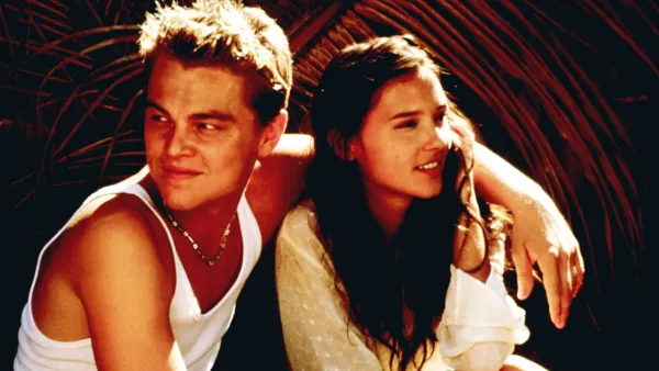 Leonardo DiCaprio, Virginie Ledoyen in The Beach