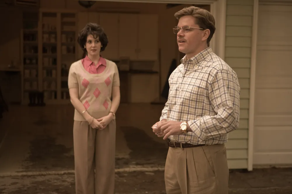 Melanie Lynskey and Matt Damon in The Informant!