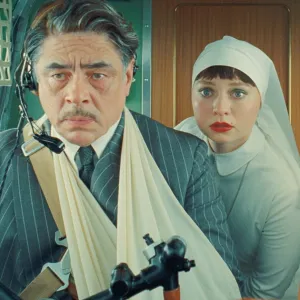 Benicio Del Toro, Mia Threapleton, Michael Cera in The Phoenician Scheme