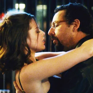 Julia Fox and Adam Sandler in Uncut Gems