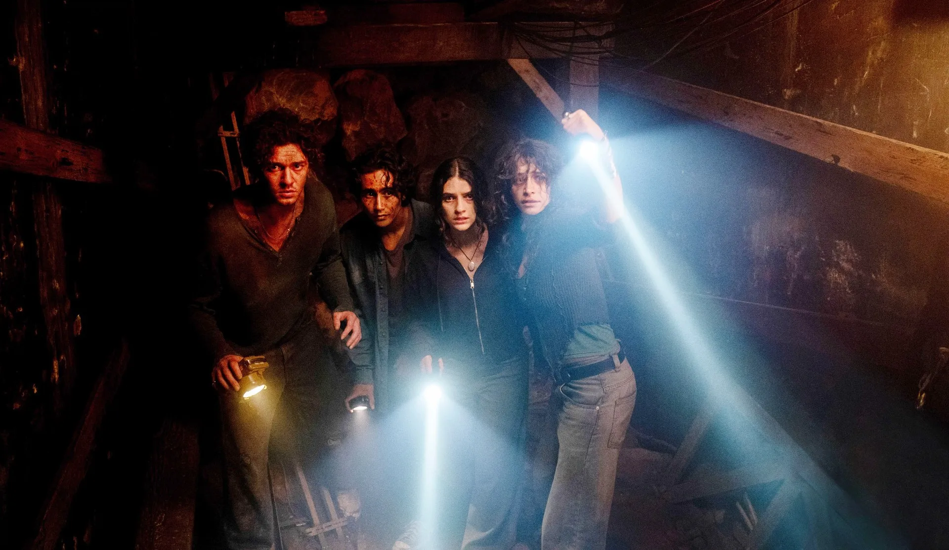 Belmont Cameli, Michael Cimino, Ella Rubin, Odessa A'zion in Until Dawn