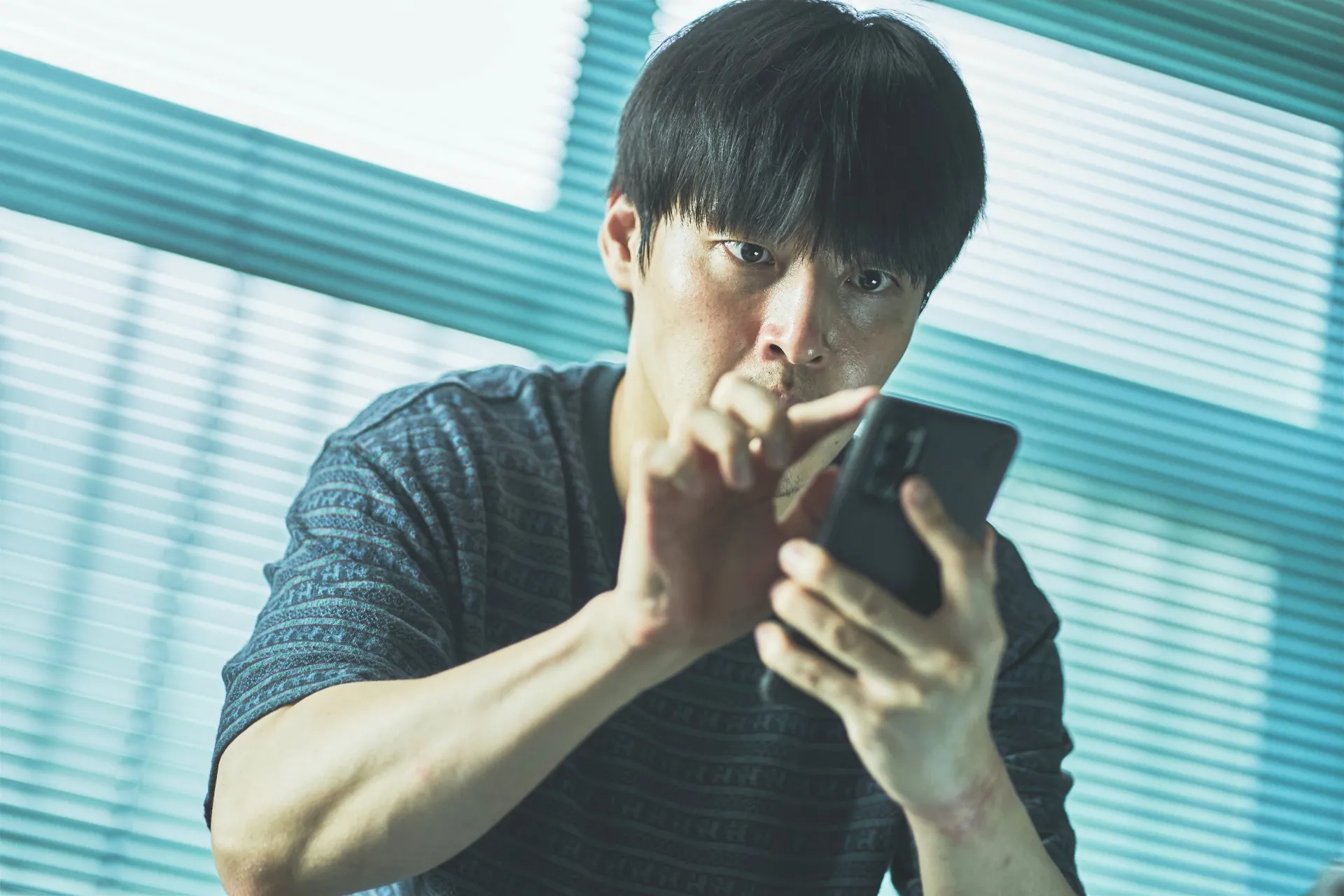 Kang Ha-neul in Wall to Wall