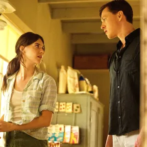 Daisy Edgar-Jones and Harris Dickinson in Where the Crawdads Sing