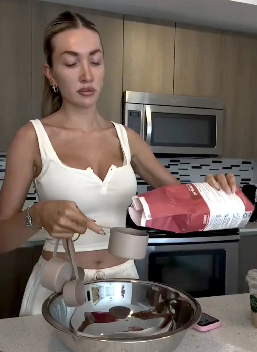 Liam Paynes Girlfriend Shares Video of Baking Late Star a Birthday Cake