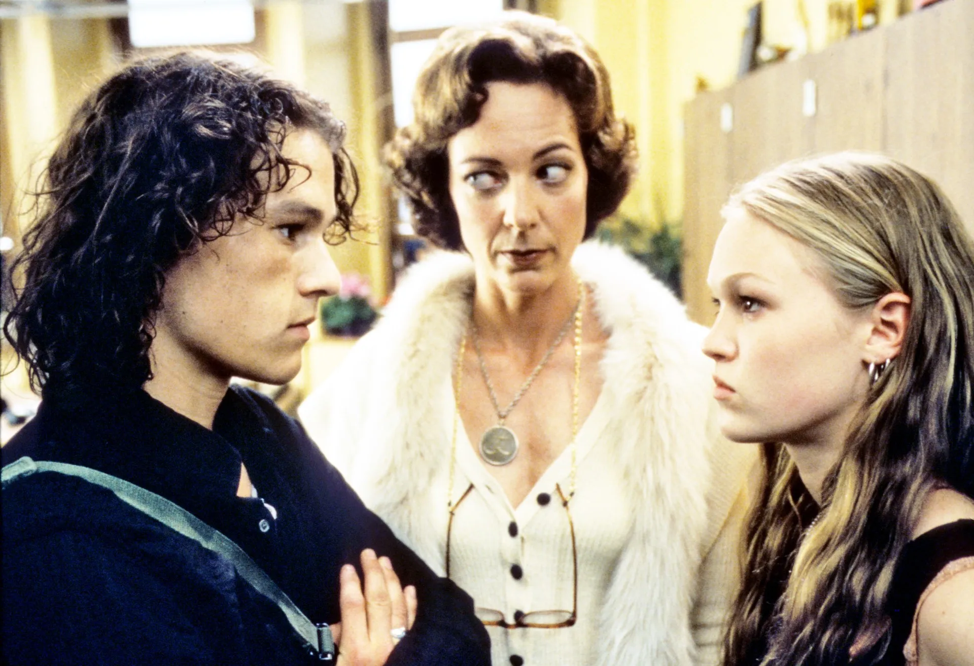 Heath Ledger, Allison Janney and Julia Stiles in 10 Things I Hate About You
