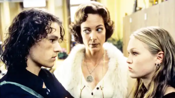 Heath Ledger, Allison Janney and Julia Stiles in 10 Things I Hate About You