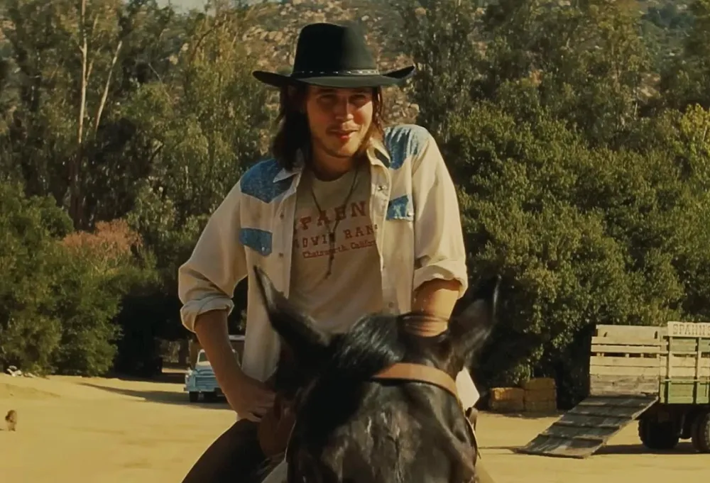 A Pitbull Tore Austin Butler s Rotator Cuff During Once Upon a Time in Hollywood Fight Scene With Brad Pitt 008