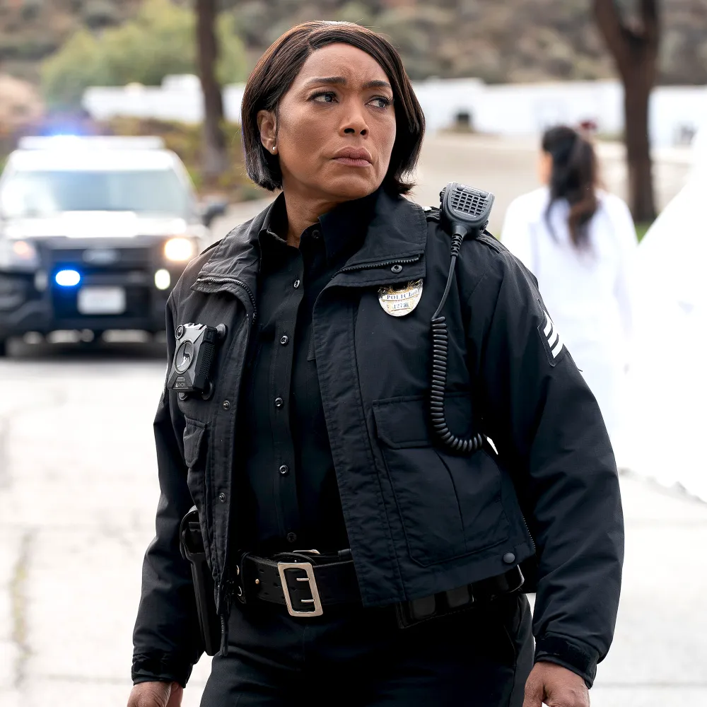 Angela Bassett Doesn t Think 9 11 s Athena Will Grieve Bobby s Loss All Season