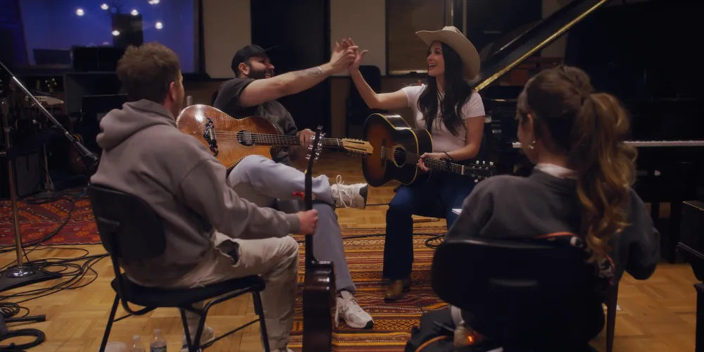 Car&iacute;n Le&oacute;n y Kasey Musgraves