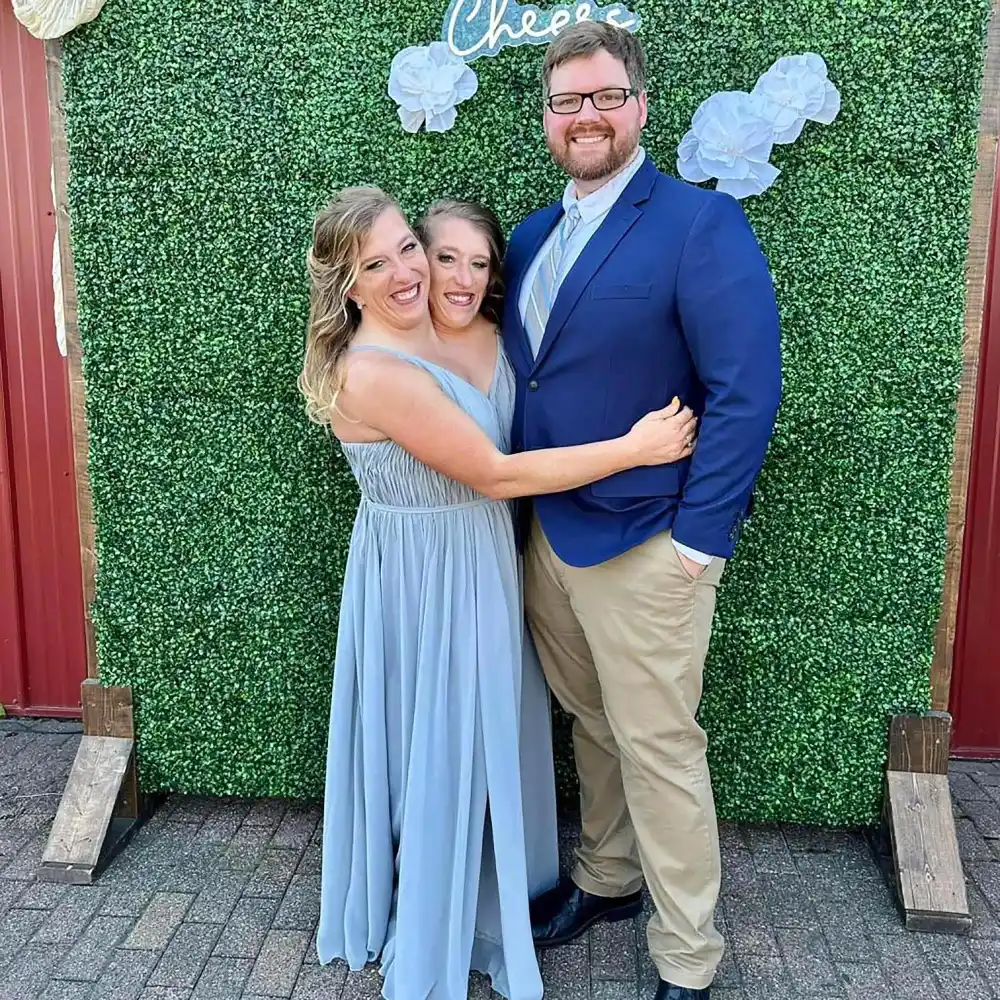 Conjoined Twins Abby and Brittany Hensel Seen on Errand Run With Their Dogs After Outing With Baby 003