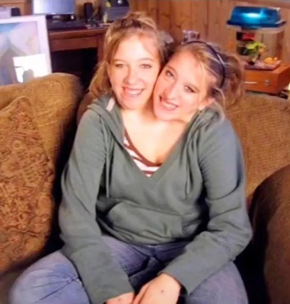 Conjoined Twins Abby and Brittany Hensel Spotted Carrying a Baby Car Seat While Visiting Their Workplace 019