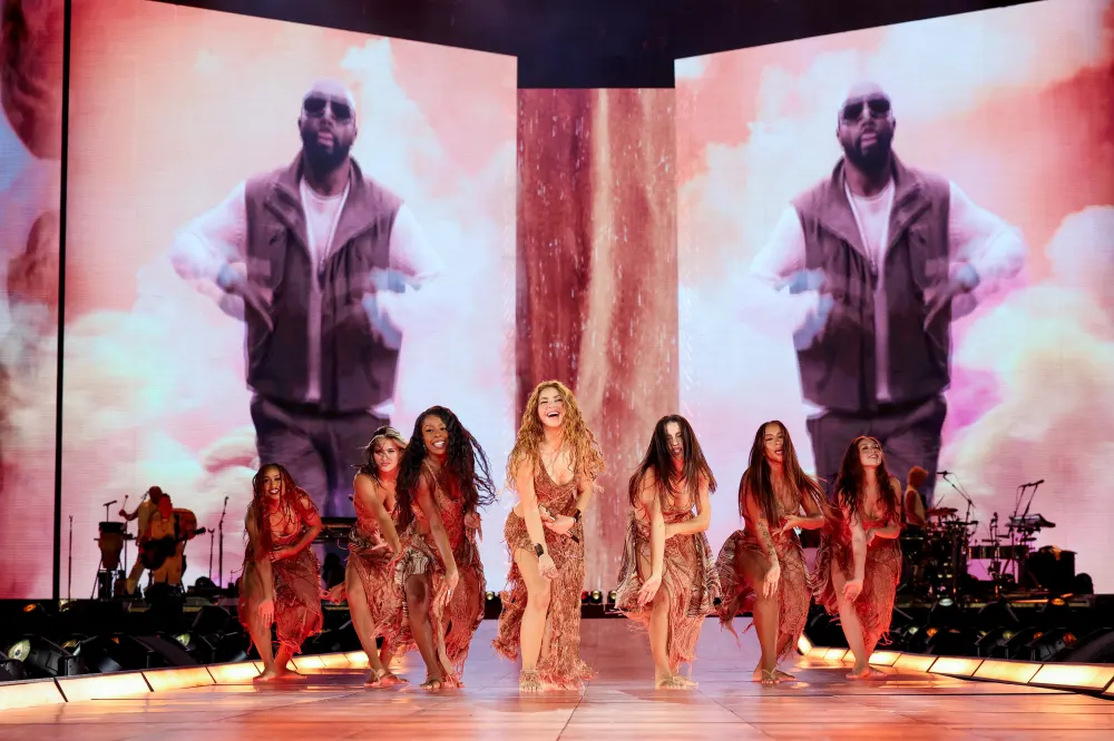 Shakira - Las Mujeres Ya No Lloran World Tour - Los Angeles