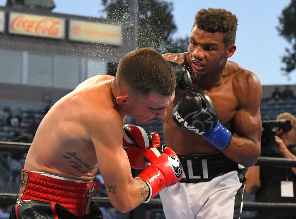 Michel Rivera vs. Jon Fern&aacute;ndez en 2021.