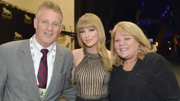 GettyImages 166003208 Taylor Swift Gives Update on Parents.jpg