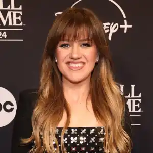 Kelly Clarkson Timeline Postponed Shows