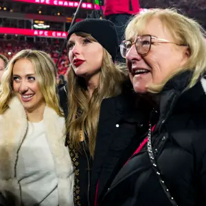 GettyImages-2195998857 Taylor Swift Donna Kelce Brittany Mahomes AFC Title 2025
