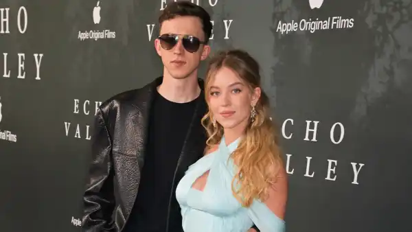 Sydney Sweeneys Brother Jokes About American Eagle Ad Feature