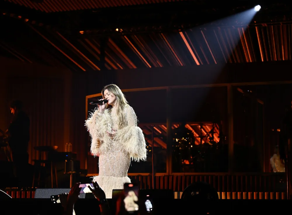 GettyImages-2224788680 Kelly Clarkson Cancels Concert Appearance After Brandon Blackstock's Death