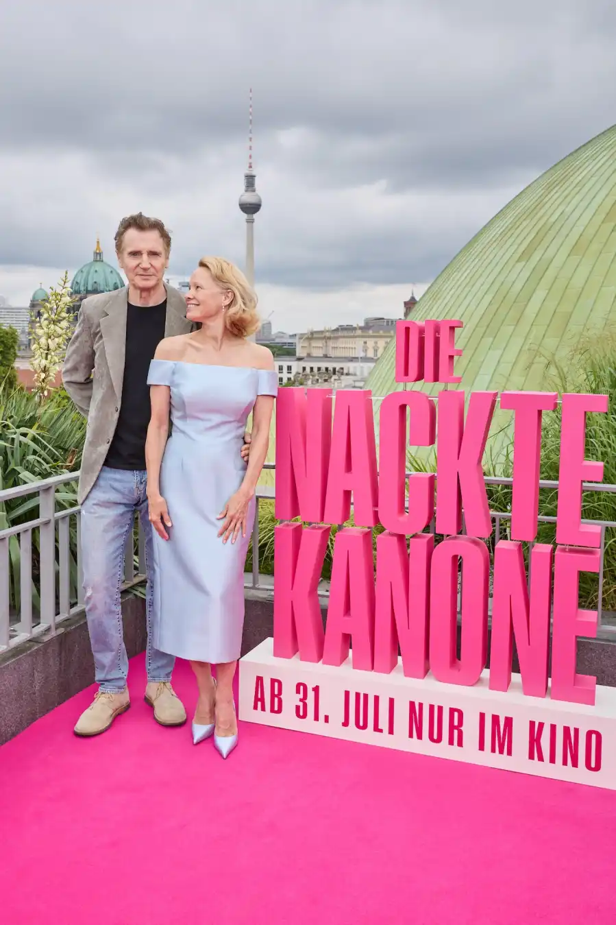 GettyImages-2226788960 Liam Neeson and Pamela Anderson's Cutest Photos Together