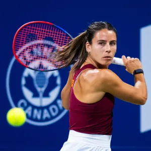 Tennis Star Emma Navarros Family Guide Meet Her Billionaire Parents