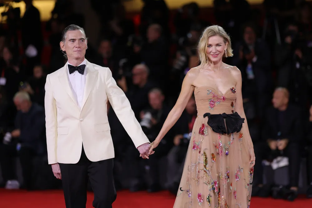 GettyImages-2232587876-Naomi-Watts-and-Billy-Crudup-Pack-on-the-PDA-at-Venice-Film-Festival.jpg