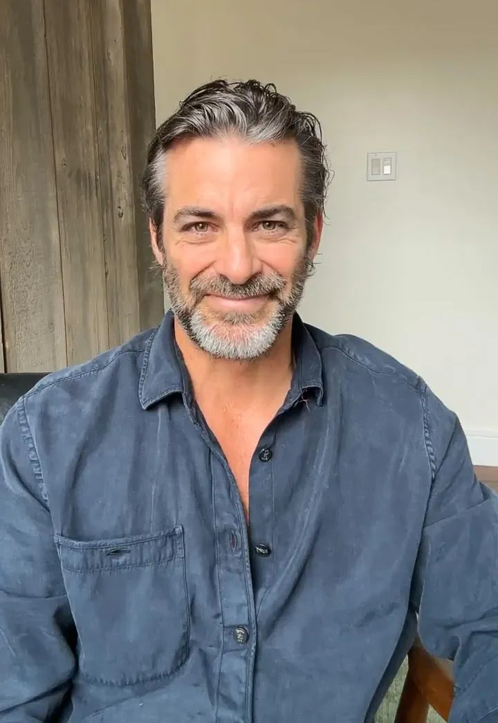 Jennifer Aniston Sweetly Supported by Boyfriend Jim Curtis at Event VS Instagram 0 01