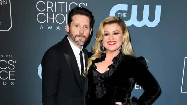 Kelly Clarkson Broke Down on Stage Days Before Brandon Blackstock Death