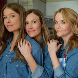 Lea Thompson Teases Quarrels on Chicken Sisters Season 2 Feature