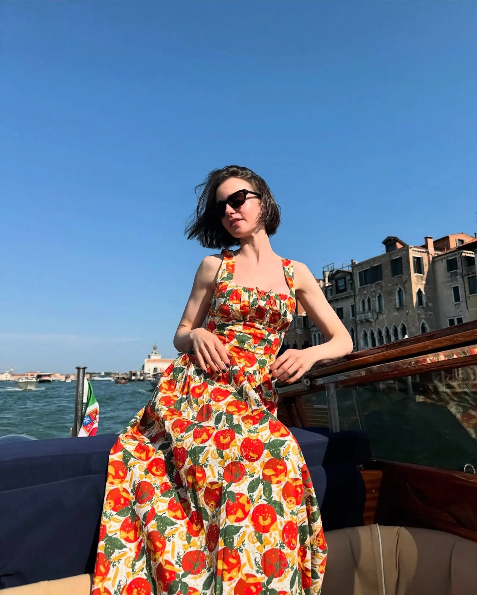 Lily-Collins-IG-990397