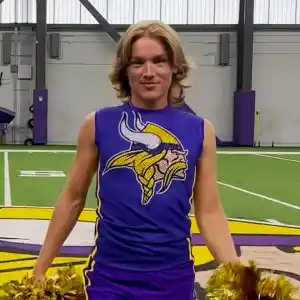 Minnesota Vikings Male Cheerleader Blaize Sheik Shuts Down Haters While Making NFL Debut 001