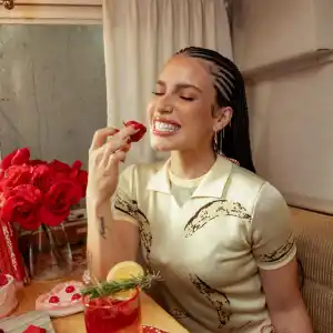 Zhamira Zambrano lanza 'No me quiero ir' en homenaje a sus veranos en Venezuela