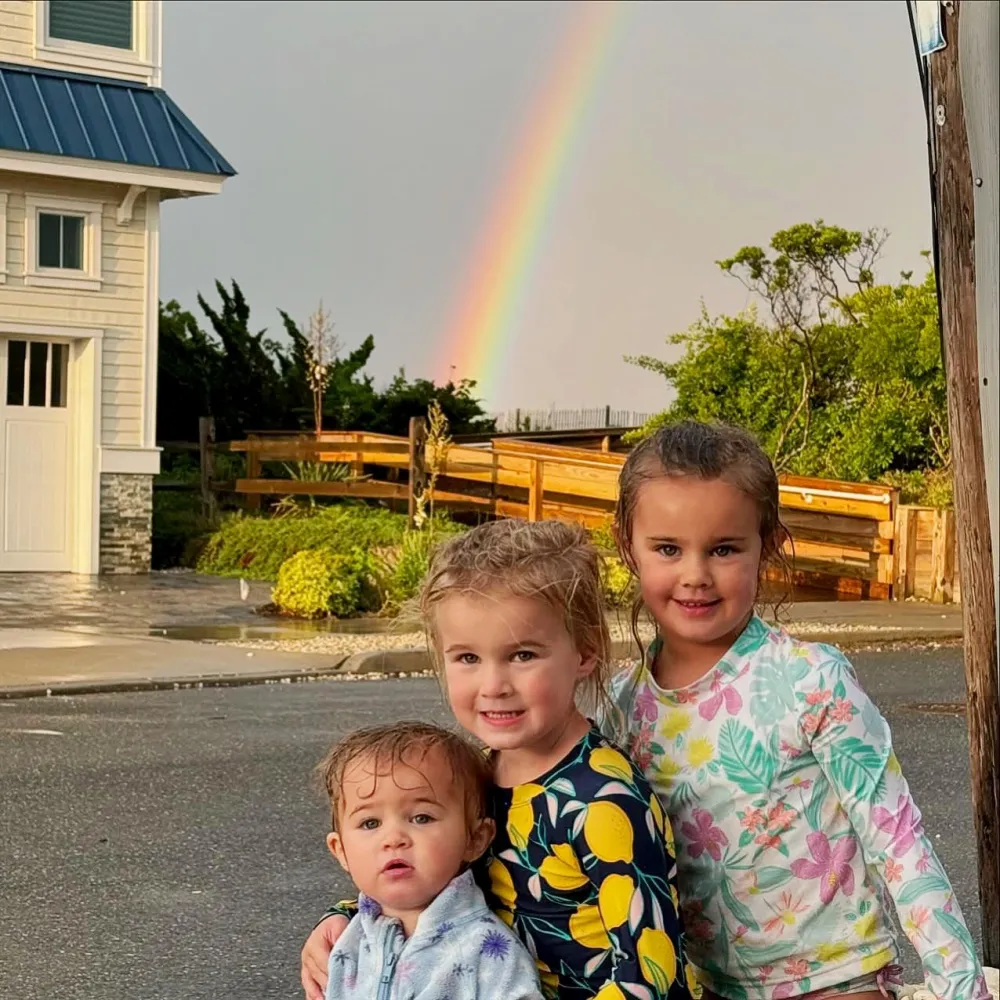 Taylor Swift Says Her Sprinkle Filled Hangouts With Jason Kelce s Daughters Includes Baking Rainbow Bread image 8211623