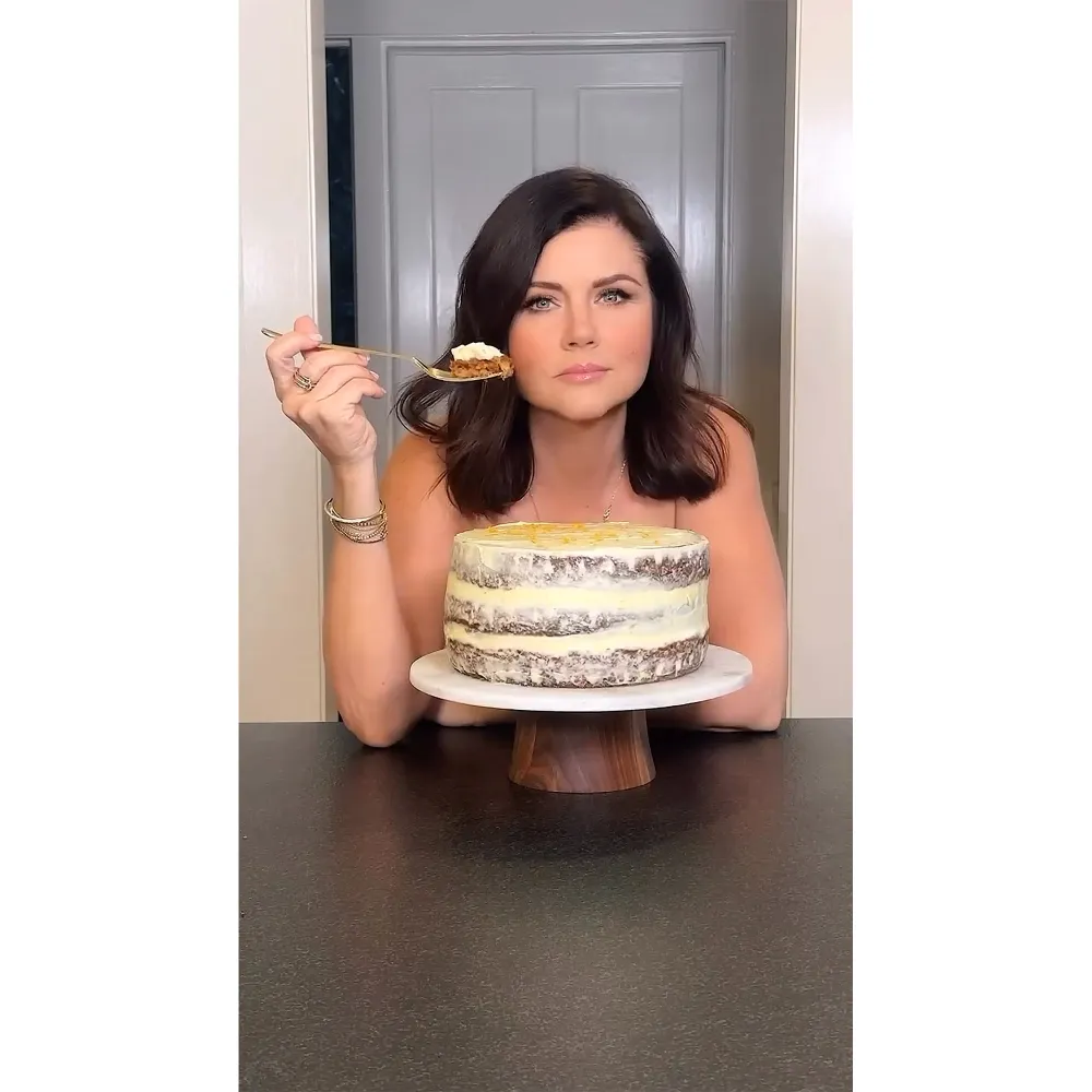 Tiffany Thiessen Ditches Clothes for Naked Carrot Cake Video That s Going Viral
