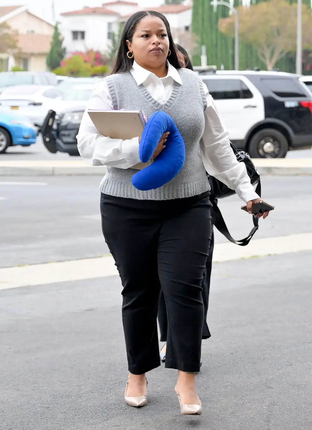 Who Is Emani Ellis Meet the Security Guard Suing Cardi B 4