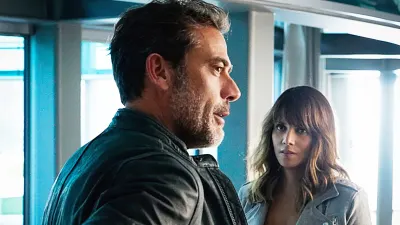 Jeffrey Dean Morgan and Halle Berry in Extant