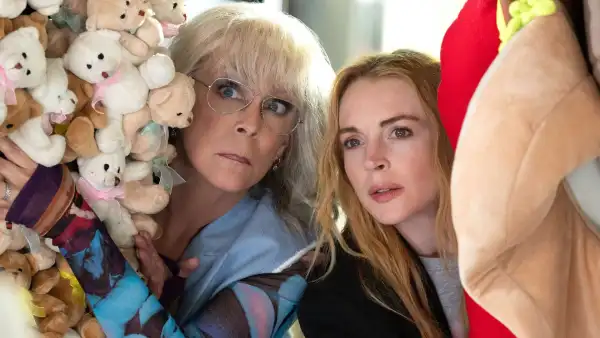 Jamie Lee Curtis and Lindsay Lohan in Freakier Friday