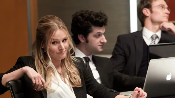 Kristen Bell and Ben Schwartz in House of Lies