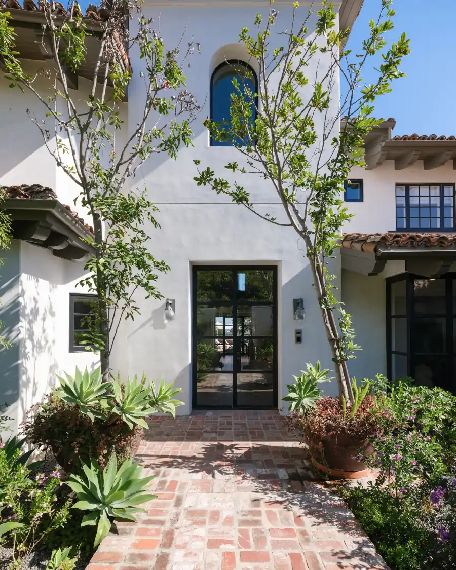 Brad Pitt Buys $12 Million L.A. Replica Luxury Handbag From Killers Guitarist Dave Keuning: See Photos