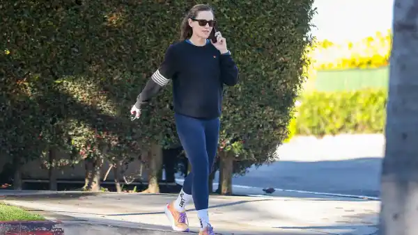 LOS ANGELES, CA - APRIL 16: Jennifer Garner is seen on April 16, 2024 in Los Angeles, California. (Photo by Bellocqimages/Bauer-Griffin/GC Images)