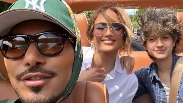 Jennifer Lopez Shares New Photo With 17-Year-Old Child Emme During Hamptons Getaway
