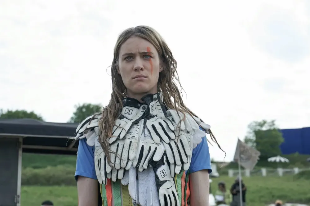 Mackenzie Davis in Station Eleven