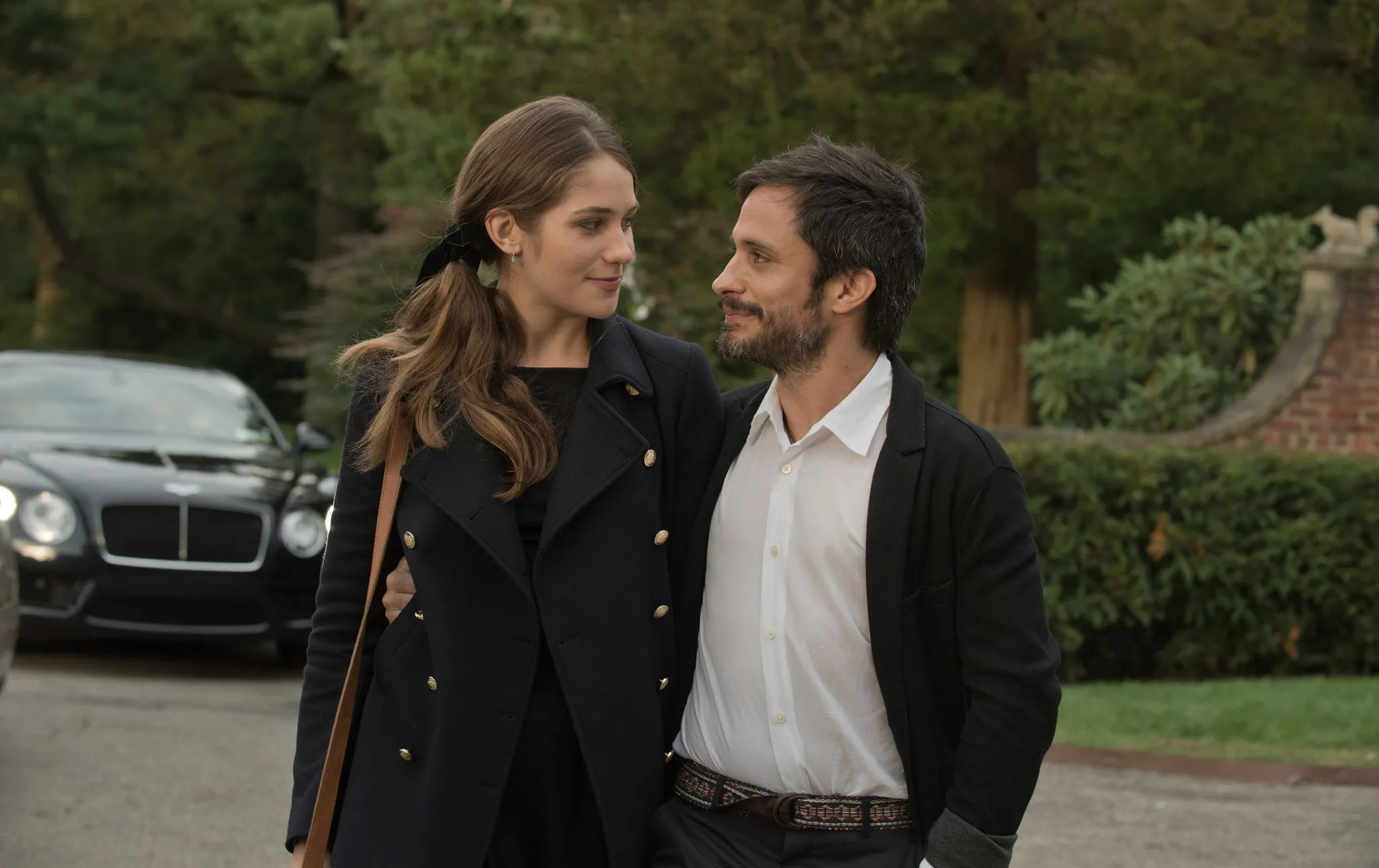Lola Kirke and Gael García Bernal in Mozart in the Jungle