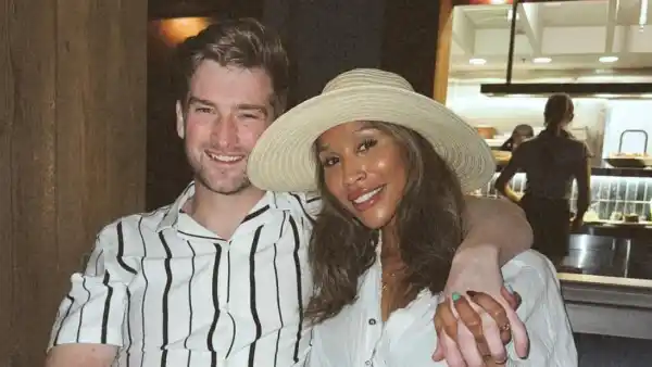 Love Islands Taylor and Bergie Share Secrets to Their Long Distance Relationship