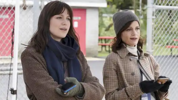 Melissa Benoist and Carla Gugino in The Girls on the Bus