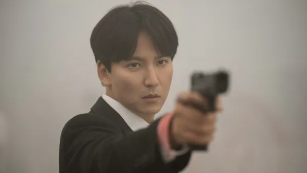 Kim Nam-gil as Lee Do in Trigger