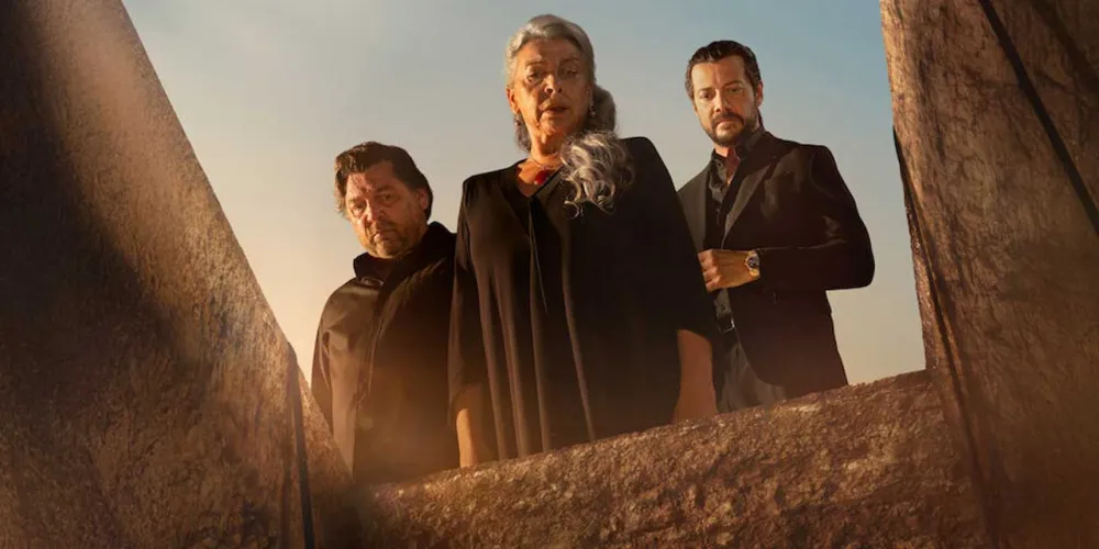 Hovik Keuchkerian, Kiti M&aacute;nver and &Aacute;lvaro Morte in Two Graves