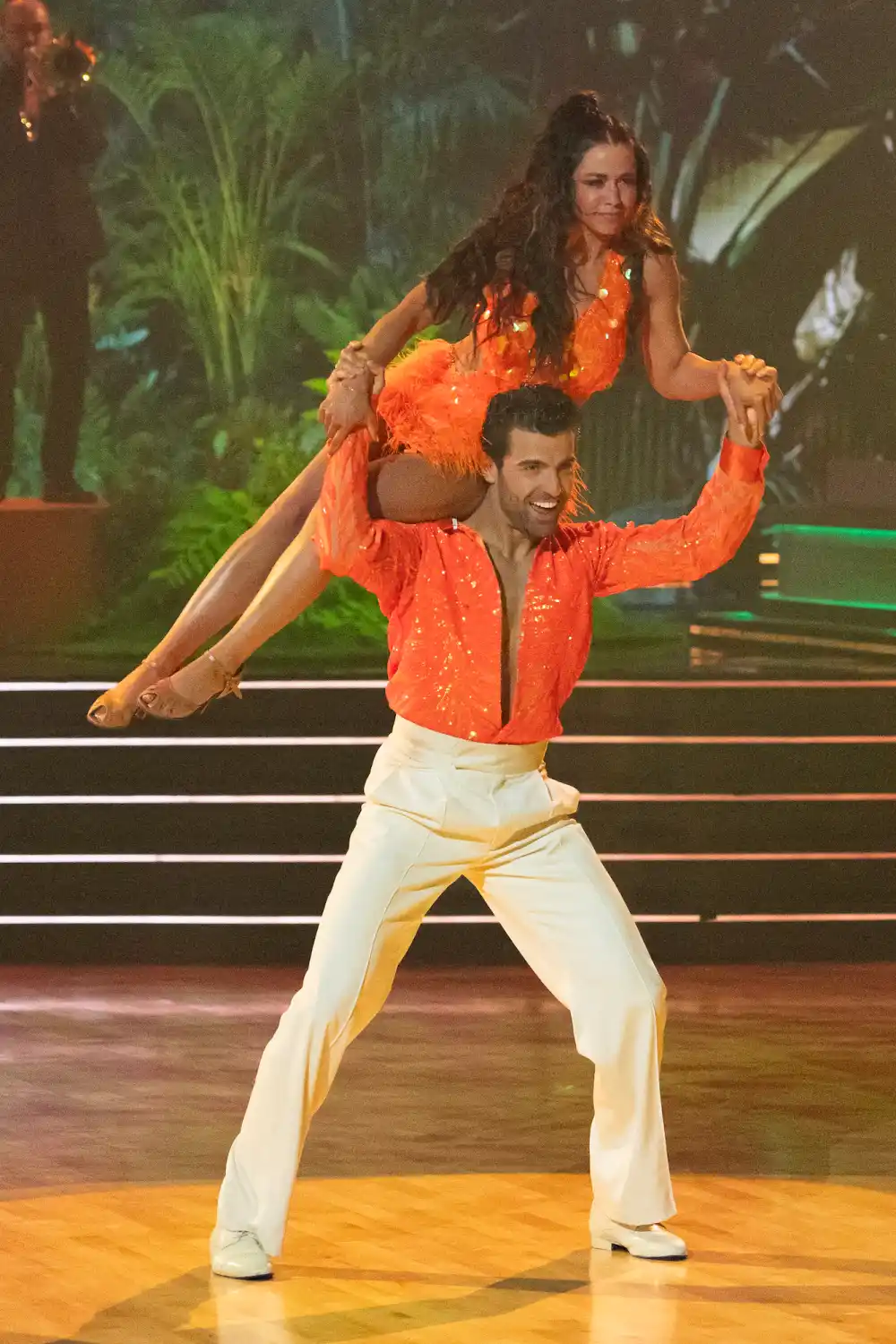 178984_EM204297-Jen-Affleck-Recovering-From-Giving-Birth-on-DWTS