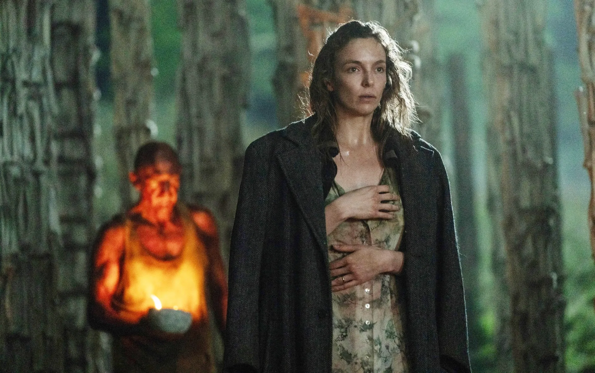 Ralph Fiennes and Jodie Comer in 28 Years Later