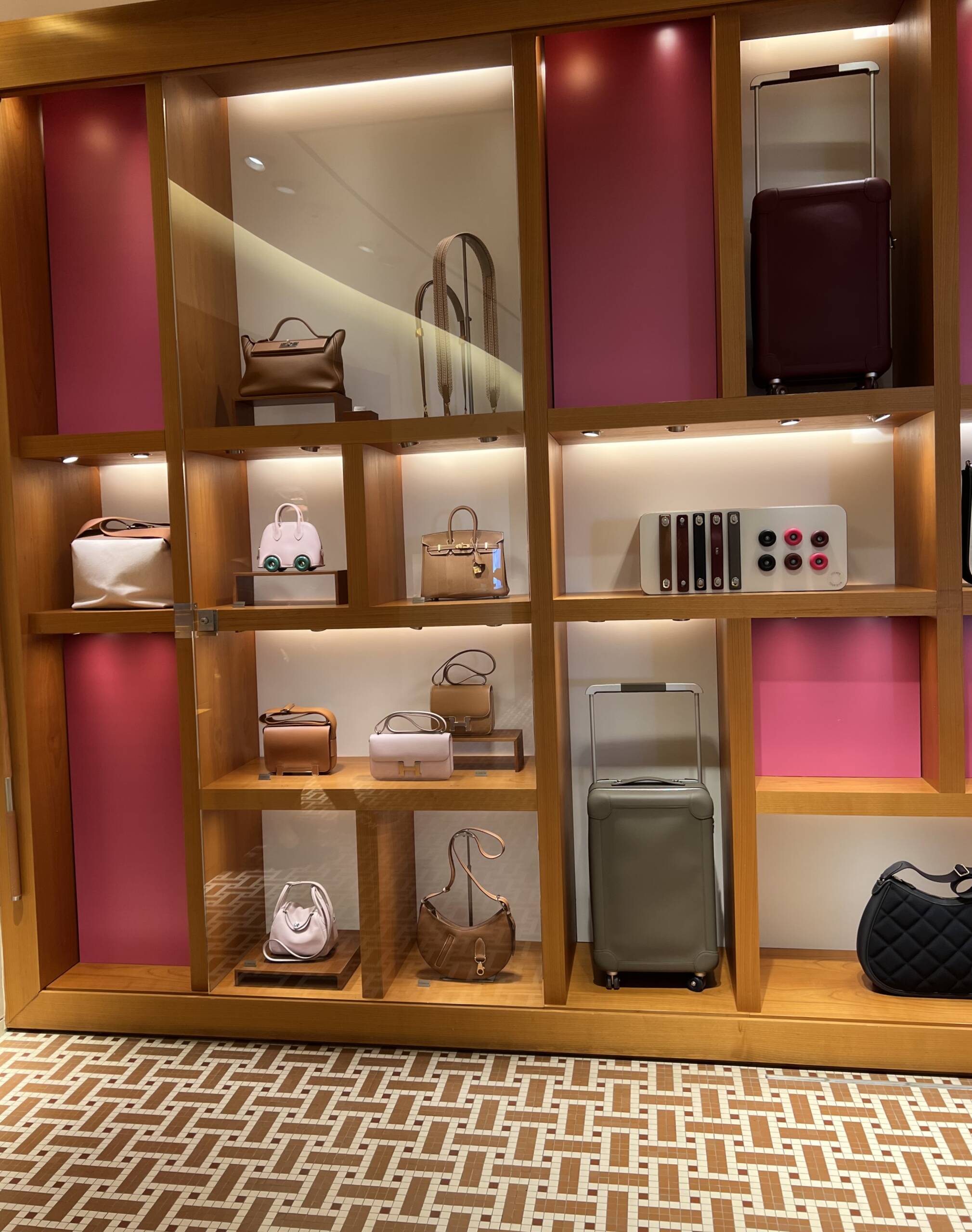 Hermès shopping for quota bag in Paris is the Kelly Picnic discontinued should I follow SA to new location